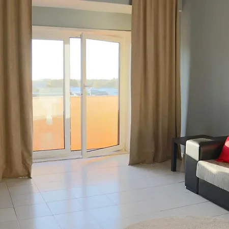 сomfortable And Free Garage Parking بورتو