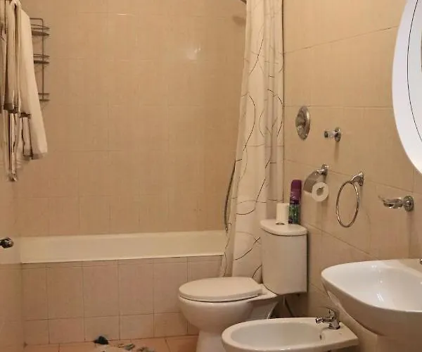 сomfortable And Free Garage Parking بورتو